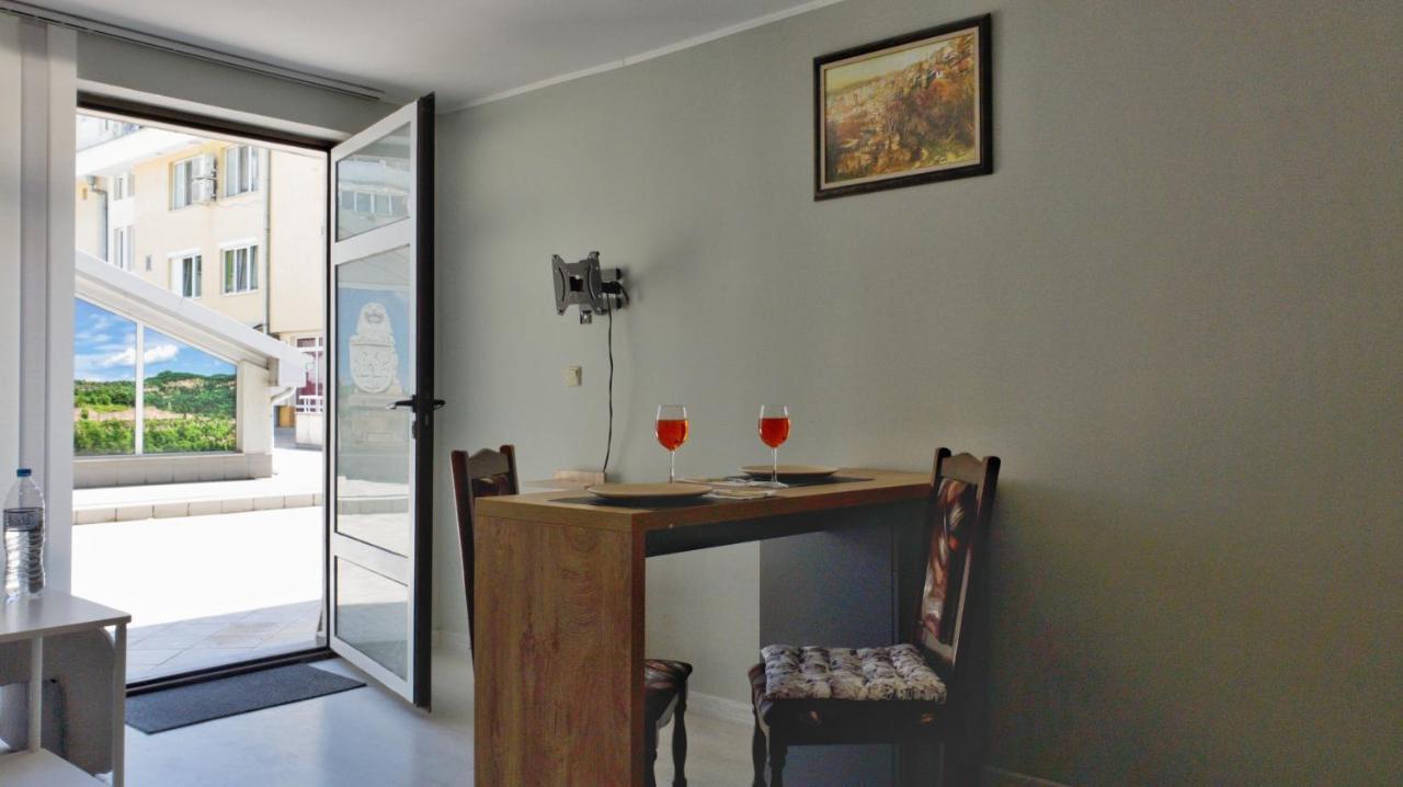 Cozy Studio Near The Park With Huge Verandah. Veliko Tarnovo Exteriér fotografie